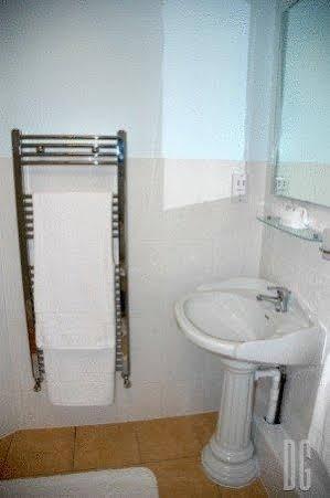 White Gates Hotel Binfield Dış mekan fotoğraf