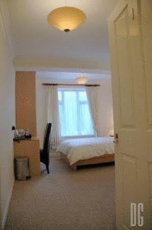 White Gates Hotel Binfield Dış mekan fotoğraf