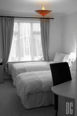 White Gates Hotel Binfield Dış mekan fotoğraf