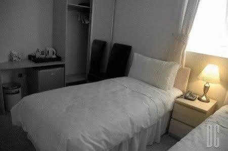 White Gates Hotel Binfield Dış mekan fotoğraf
